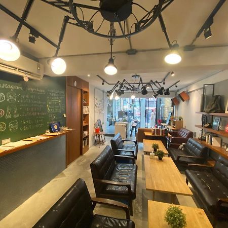 Fengjia Living Lab Hostel Taichung Esterno foto