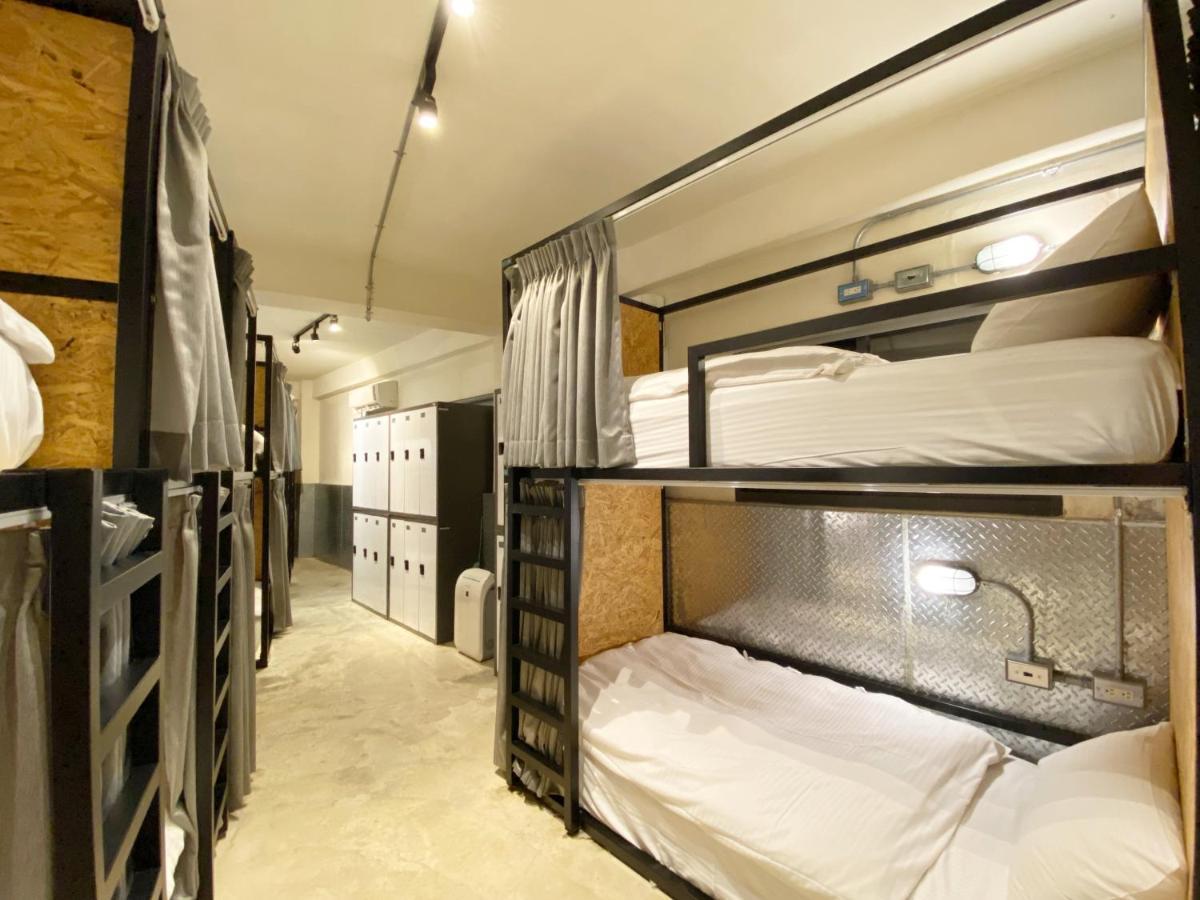 Fengjia Living Lab Hostel Taichung Esterno foto