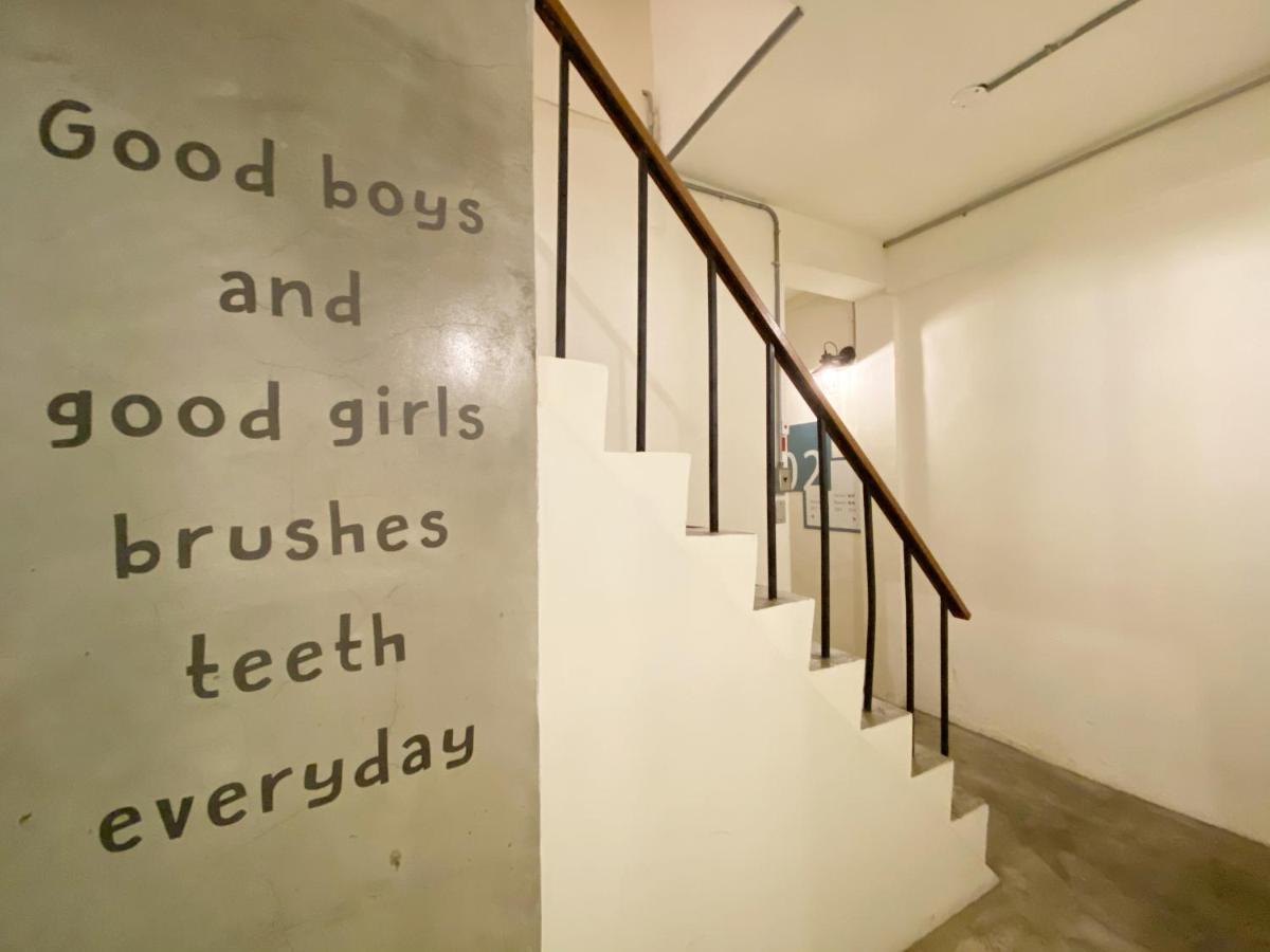 Fengjia Living Lab Hostel Taichung Esterno foto