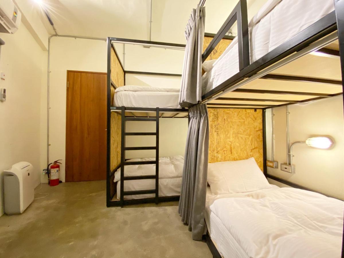 Fengjia Living Lab Hostel Taichung Esterno foto