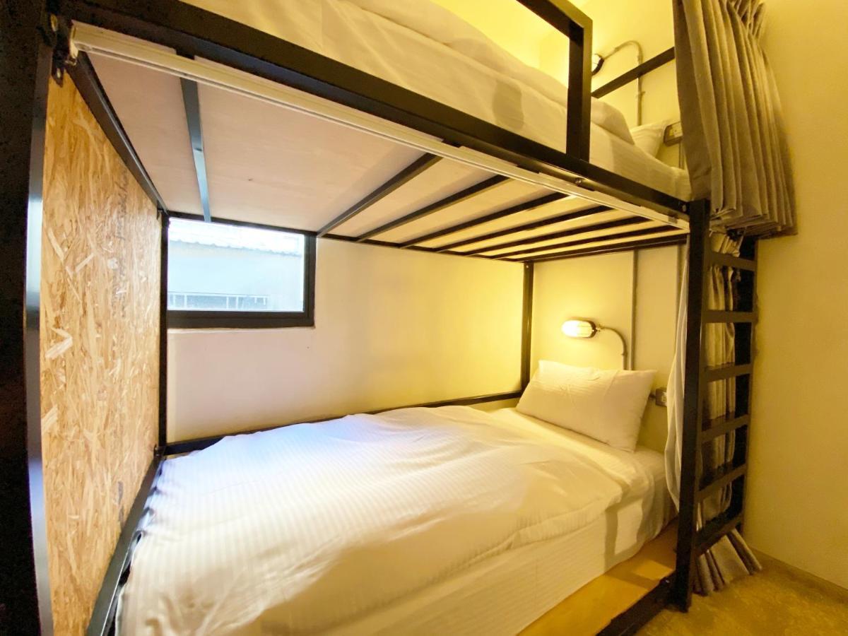 Fengjia Living Lab Hostel Taichung Esterno foto